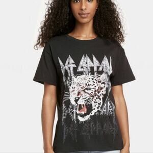 127. Daydreamer x Free People Def Leppard Graphic Tee – Size M
